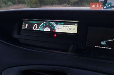 Минивэн Renault Scenic 2011 в 