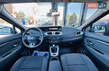 Минивэн Renault Scenic 2009 в 