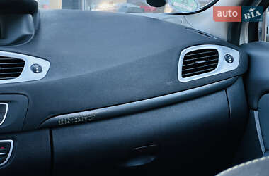 Минивэн Renault Scenic 2009 в 
