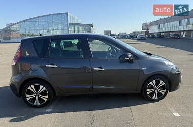 Минивэн Renault Scenic 2011 в 