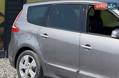 Минивэн Renault Scenic 2010 в 