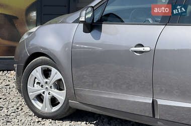 Минивэн Renault Scenic 2010 в 