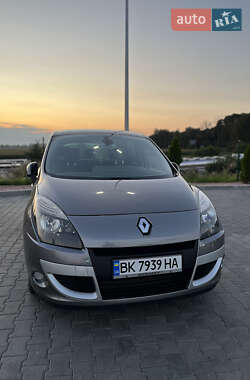 Минивэн Renault Scenic 2010 в 