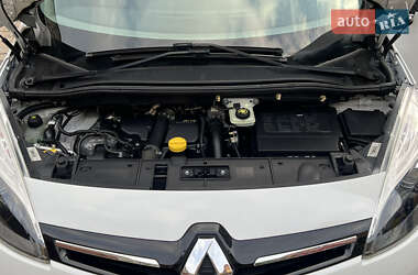 Минивэн Renault Scenic 2013 в 