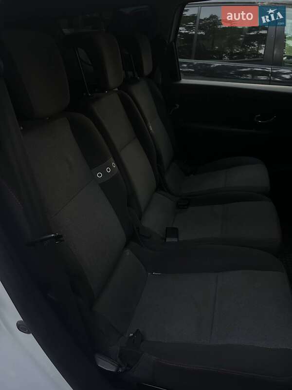 Минивэн Renault Scenic 2012 в Буче