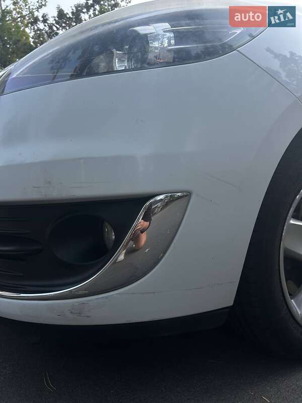 Минивэн Renault Scenic 2012 в Буче