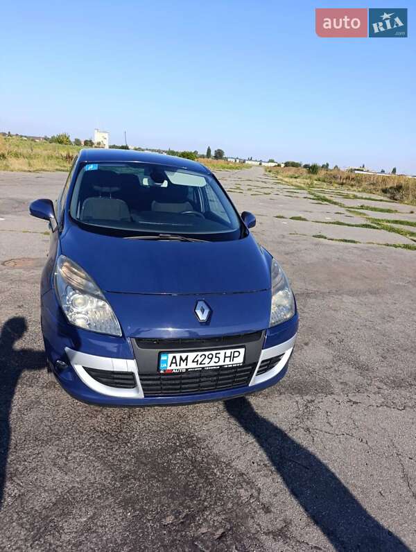 Минивэн Renault Scenic 2010 в 