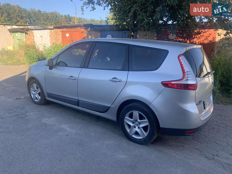 Минивэн Renault Scenic 2012 в Умани