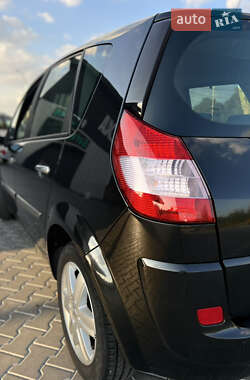 Минивэн Renault Scenic 2004 в 