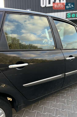 Минивэн Renault Scenic 2004 в 