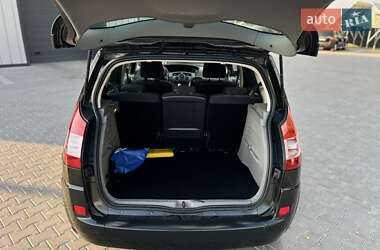 Минивэн Renault Scenic 2004 в 