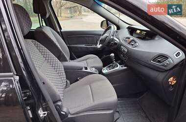 Минивэн Renault Scenic 2011 в 