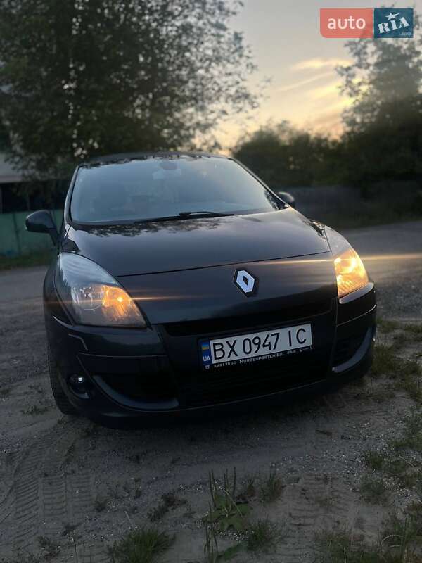 Минивэн Renault Scenic 2010 в 