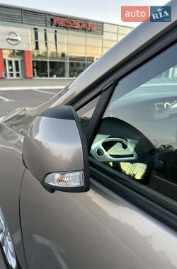 Минивэн Renault Scenic 2013 в 