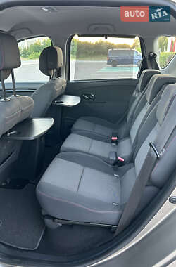 Минивэн Renault Scenic 2013 в 