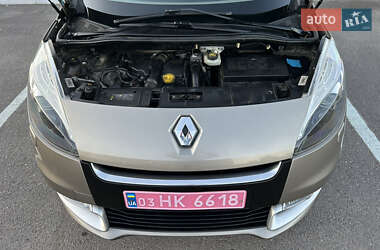 Минивэн Renault Scenic 2013 в 