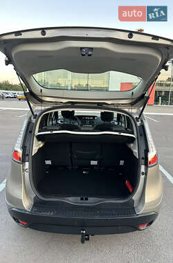 Минивэн Renault Scenic 2013 в 