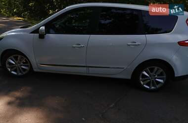 Минивэн Renault Scenic 2010 в 