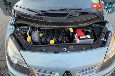 Минивэн Renault Scenic 2009 в 
