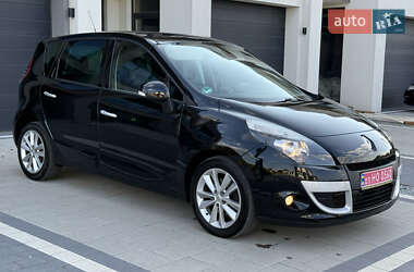 Минивэн Renault Scenic 2011 в 