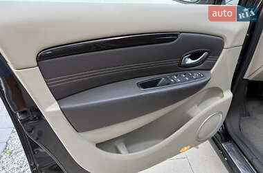 Минивэн Renault Scenic 2011 в 