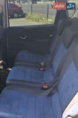 Минивэн Renault Scenic 2014 в 