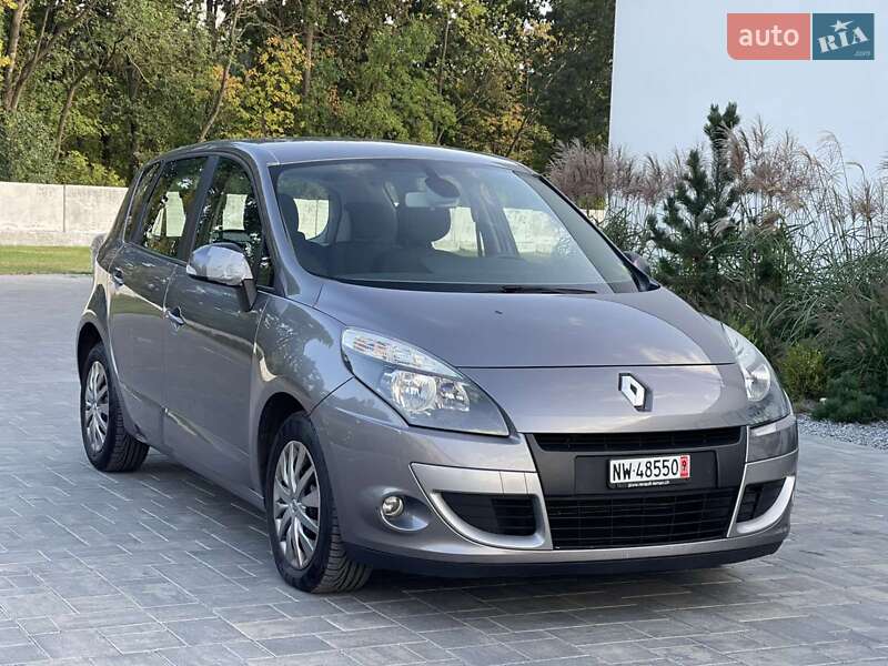 Минивэн Renault Scenic 2011 в 