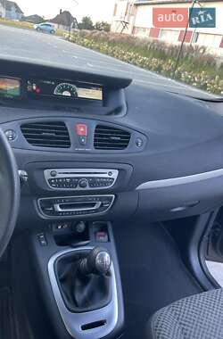Минивэн Renault Scenic 2011 в 
