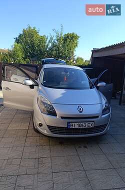 Минивэн Renault Scenic 2009 в 