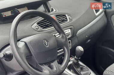 Минивэн Renault Scenic 2011 в 