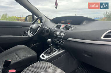 Минивэн Renault Scenic 2011 в 
