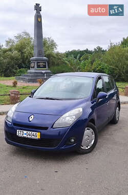 Минивэн Renault Scenic 2009 в 