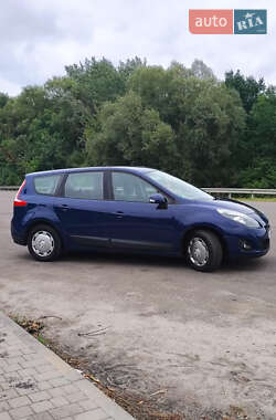 Минивэн Renault Scenic 2009 в 