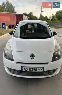 Минивэн Renault Scenic 2011 в 