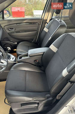 Минивэн Renault Scenic 2011 в 