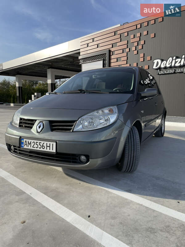 Минивэн Renault Scenic 2005 в 