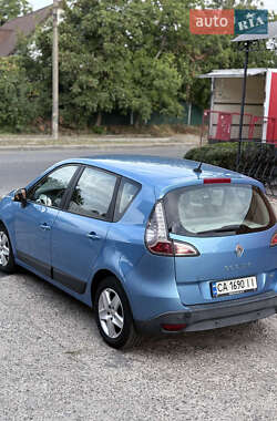 Минивэн Renault Scenic 2011 в 