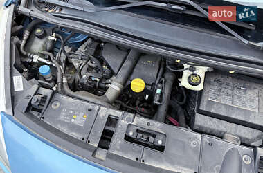 Минивэн Renault Scenic 2011 в 