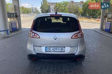 Минивэн Renault Scenic 2010 в 