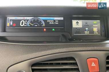 Минивэн Renault Scenic 2010 в 
