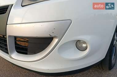 Минивэн Renault Scenic 2011 в 