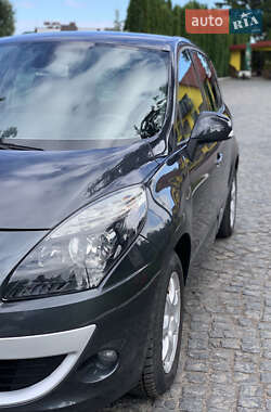 Минивэн Renault Scenic 2010 в 