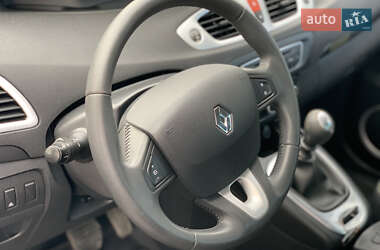 Минивэн Renault Scenic 2010 в 