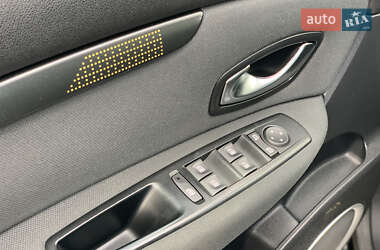 Минивэн Renault Scenic 2010 в 
