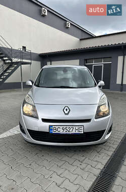 Минивэн Renault Scenic 2011 в 