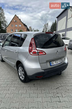 Минивэн Renault Scenic 2011 в 