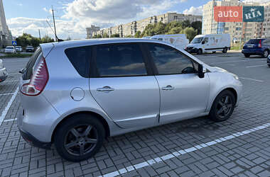 Минивэн Renault Scenic 2012 в 