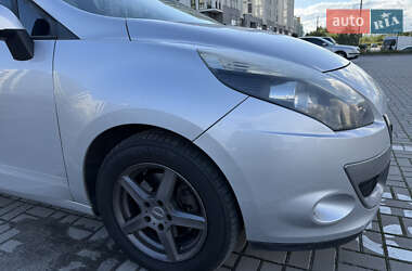 Минивэн Renault Scenic 2012 в 