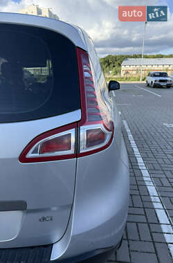 Минивэн Renault Scenic 2012 в 