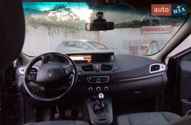 Минивэн Renault Scenic 2010 в 